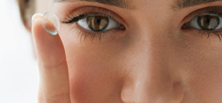 Cuidados ao usar as Lentes de Contato no Verão
